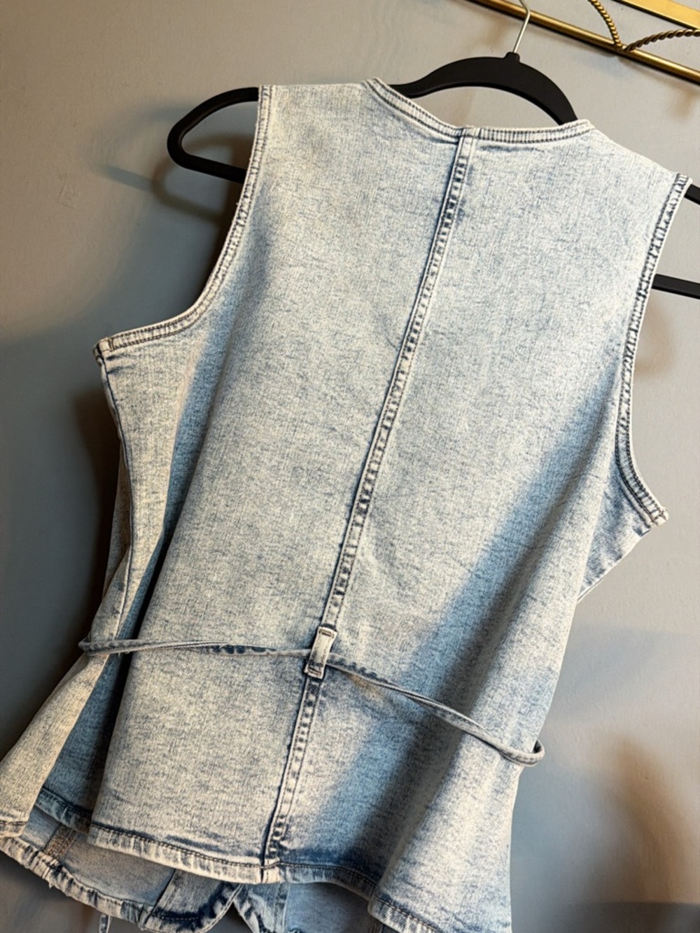 NWT Nicole Miller Light Wash Denim Vest with Belt Tie Waist | Size M - Picture 3 of 4